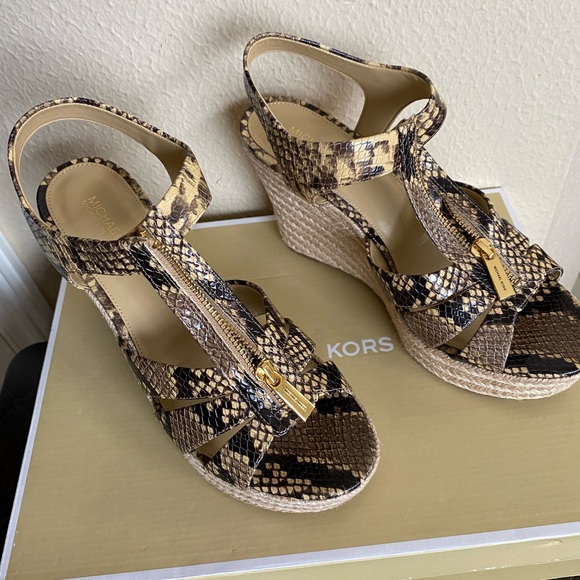 New Michael Kors, Snakeskin Embossed Leather, Wedge Heel, Size 9 - Picture 3 of 5